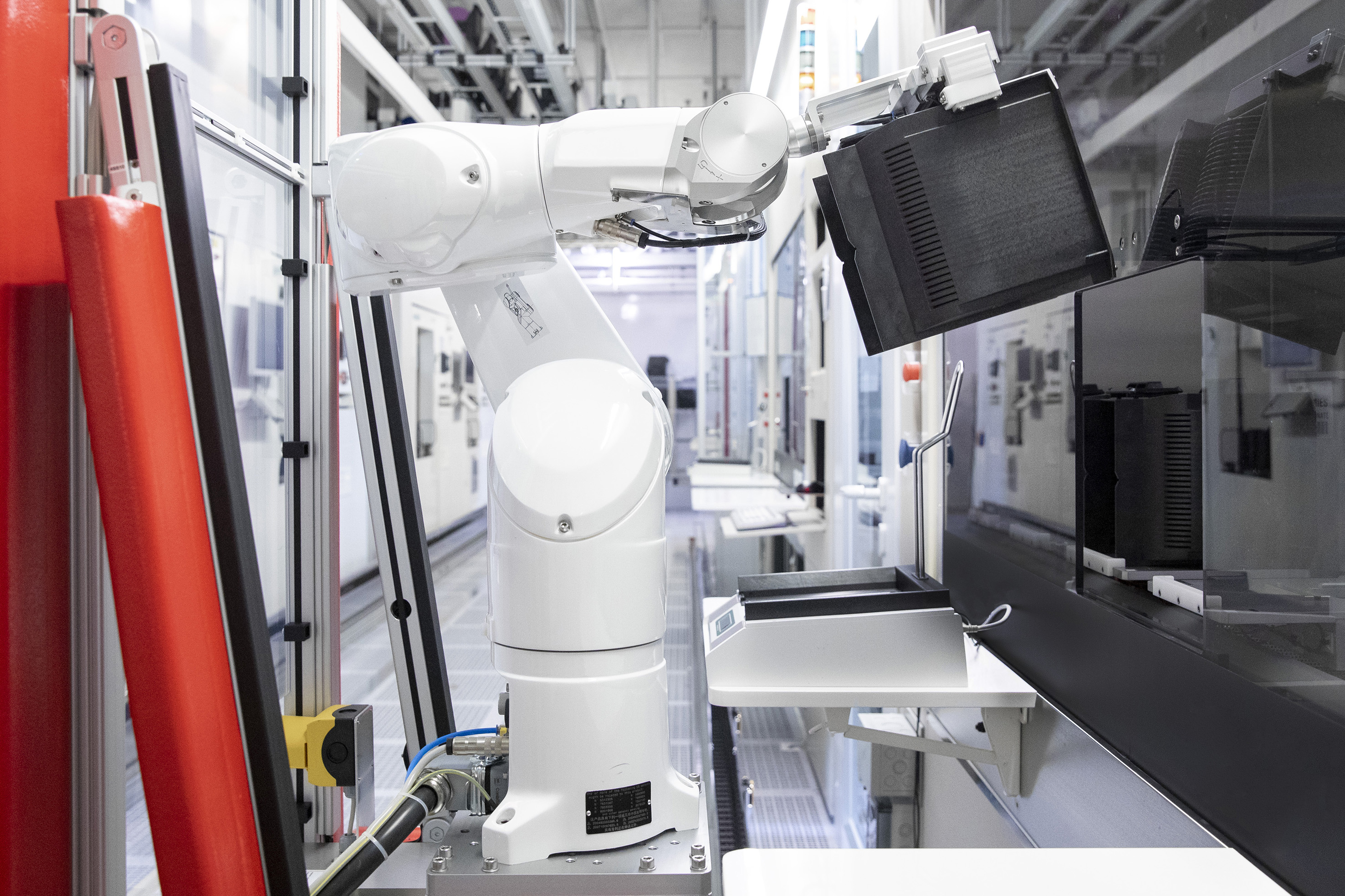 Più autonomia per la mobilità elettrica: Bosch avvia la produzione in serie di chip in carburo di silicio