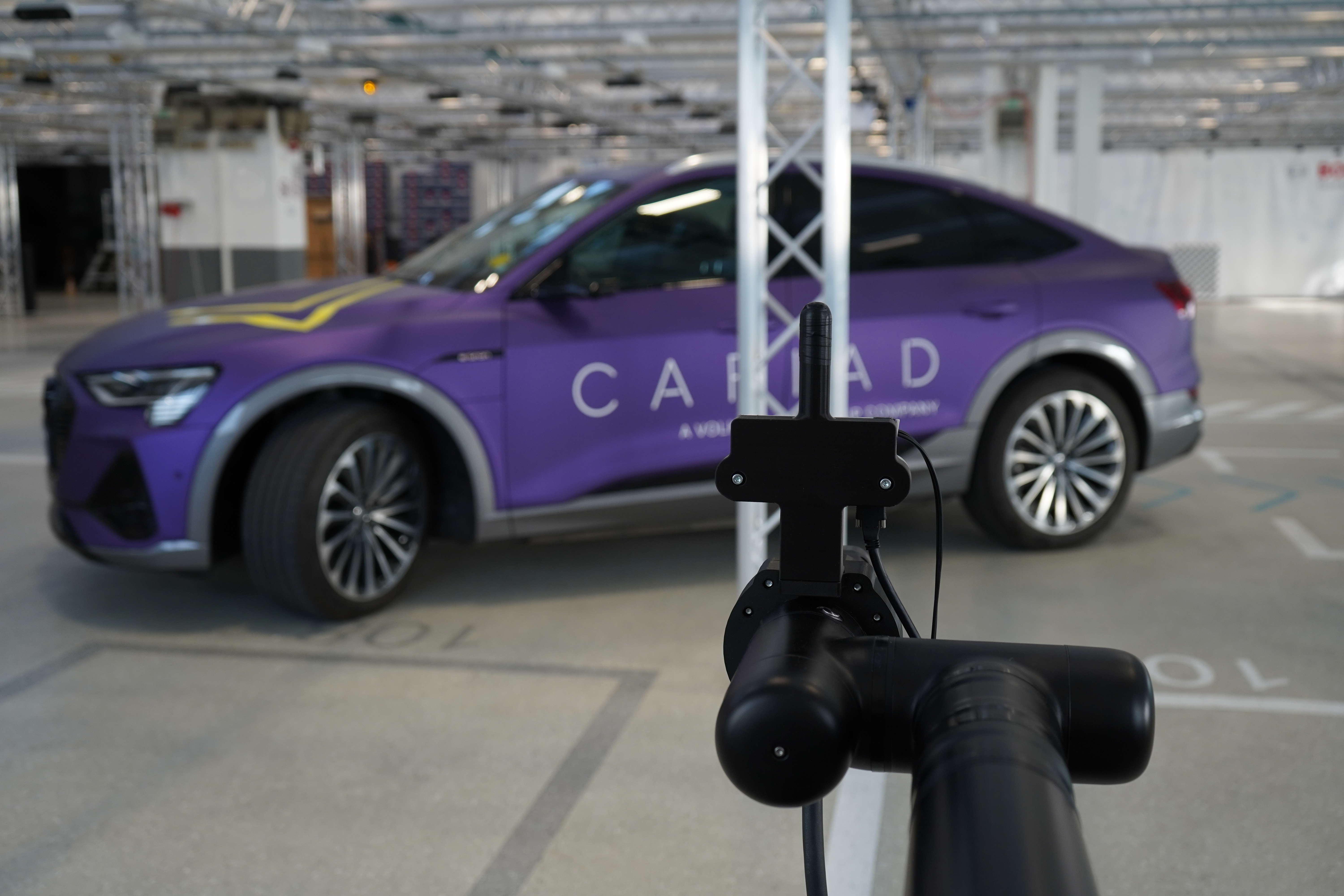 Servizio di ricarica autonoma per i veicoli elettrici grazie alla collaborazione tra Bosch e Cariad, consociata di VW 