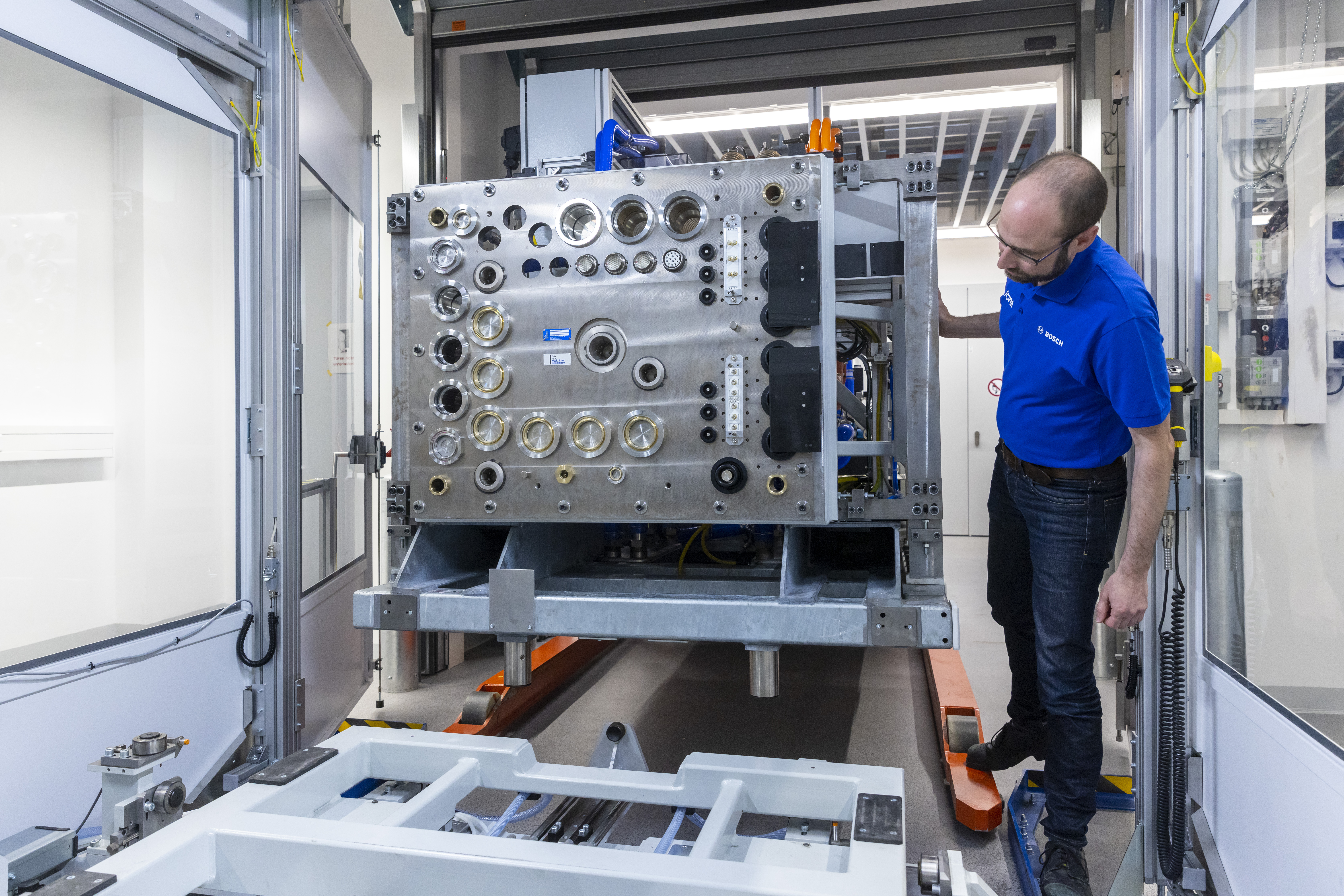 Fiera di Hannover 2024: Bosch presenta soluzioni per l'automazione delle fabbriche, l'economia dell'idrogeno e l'IA